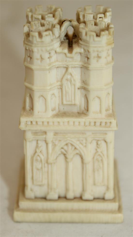 A European ivory castle chess piece, 19th century, 5.9cm